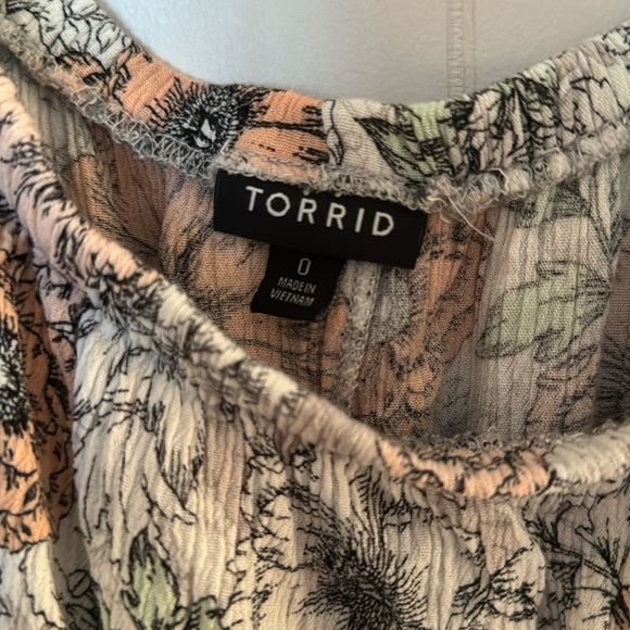 Torrid Floral Peplum Style Top Size 0 - Picture 2 of 10